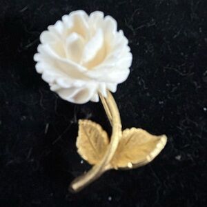 Elegant Gold and Cream Floral Brooch